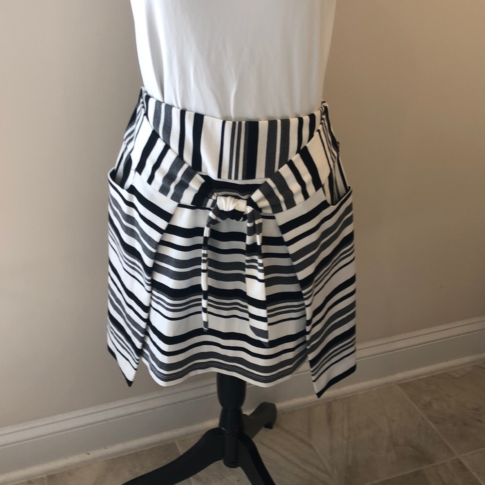CAbi NWT Grand stand skirt